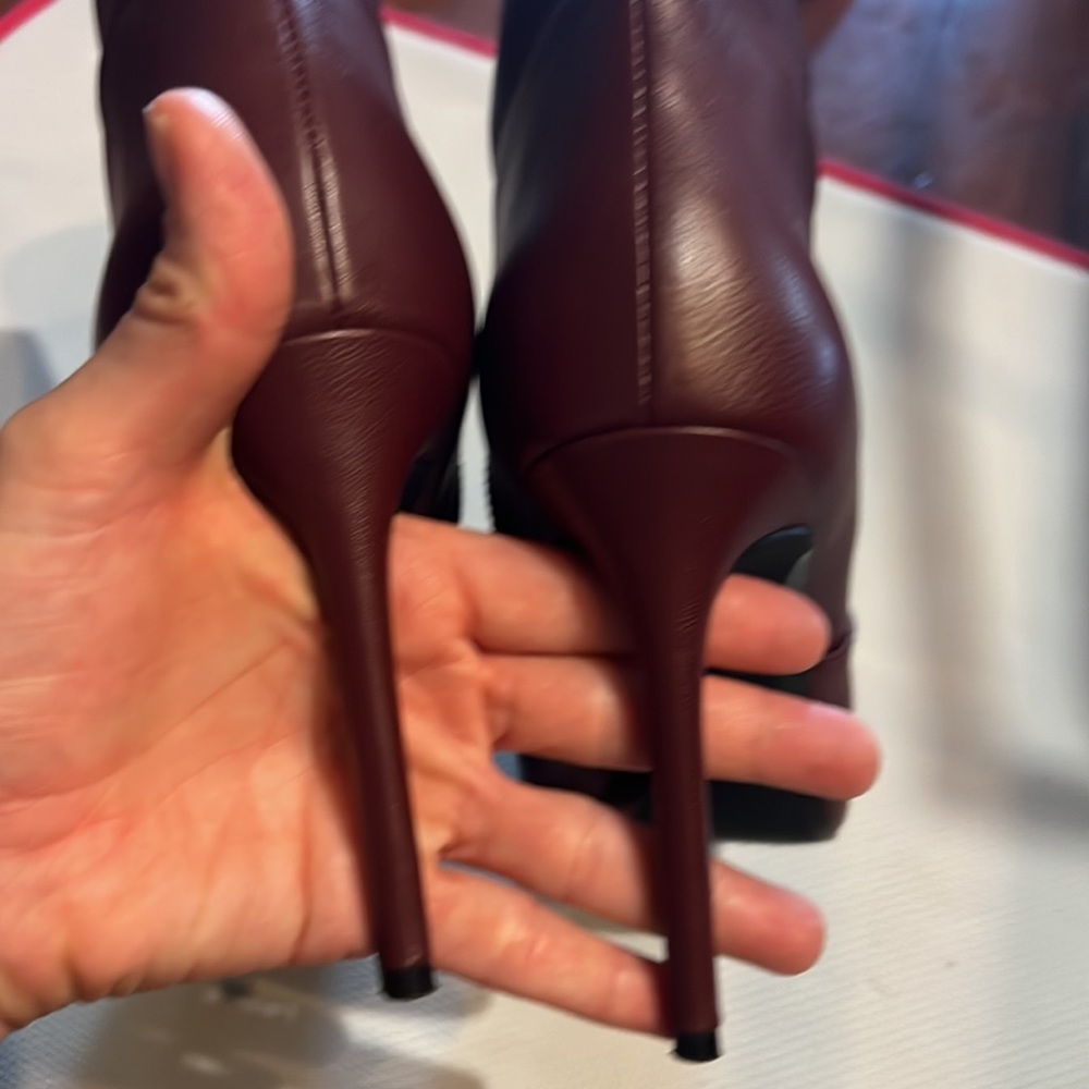 Michael Kors Burgundy booties Size 8🥰😍❤️ - Picture 3 of 7